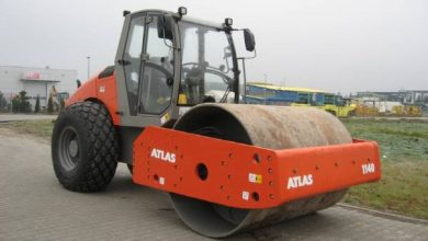 How do roller compactors operate?