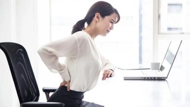 Back pain after sitting for long periods at work - tips for a relaxed office routine